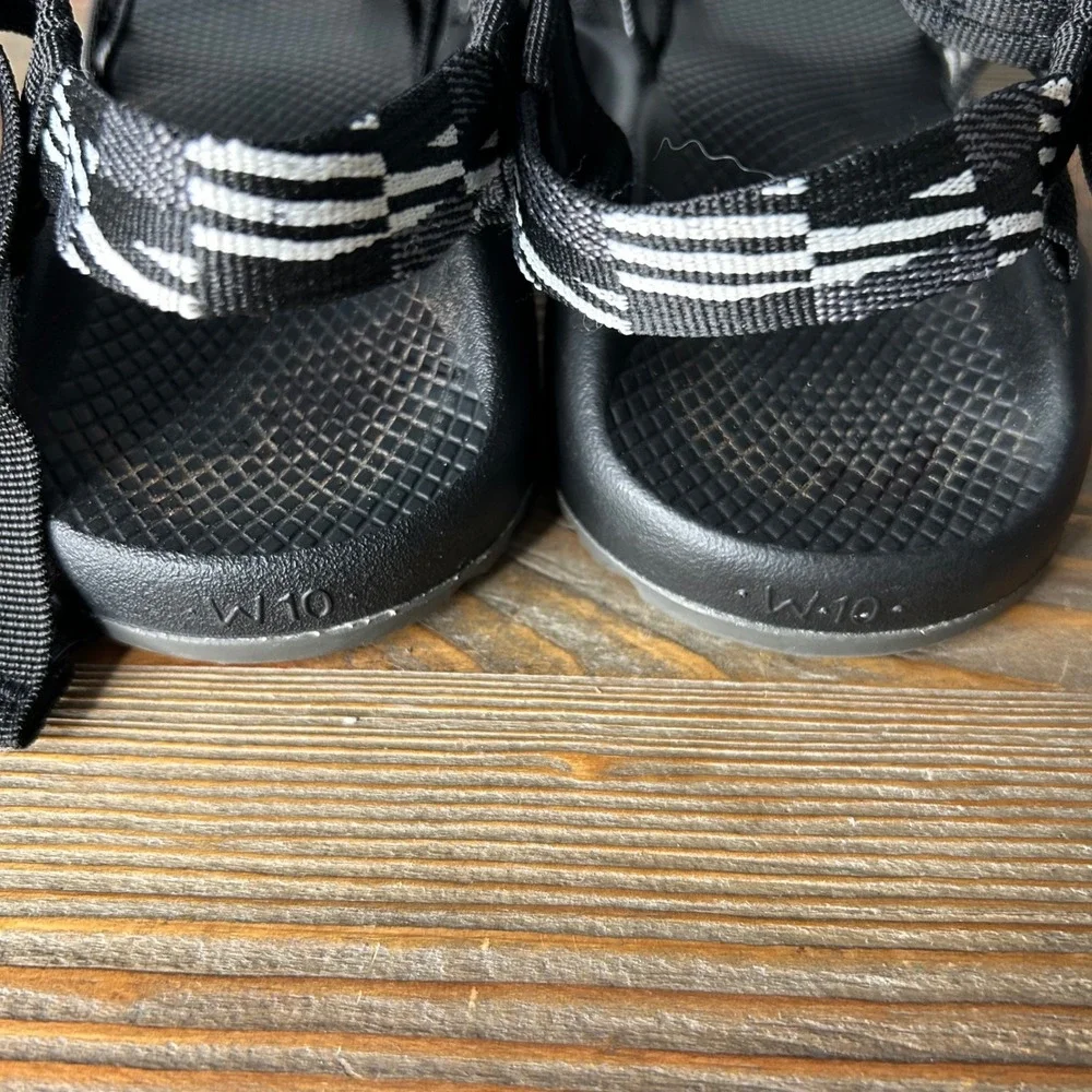 Chacos ZX3 Women Sz 10‎ Black White Strappy Sporty Performance Footwear Sandals